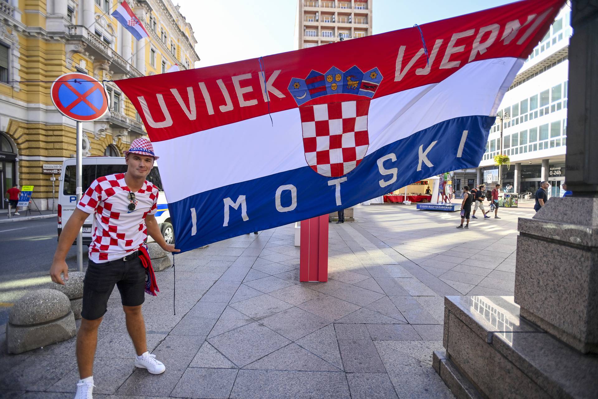 Rijeka: Okupljanje navijača u gradu uoči utakmice Hrvatska - Latvija