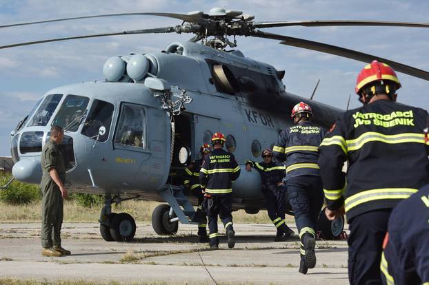 Šibenik: Vatrogasna zajednica Šibensko-kninske županije izvela vježbu s helikopterom HV-a