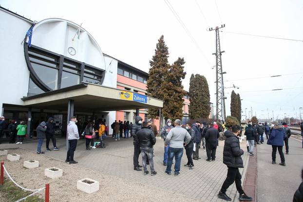 Dolazak izbjeglica u Mađarski grad Zahony