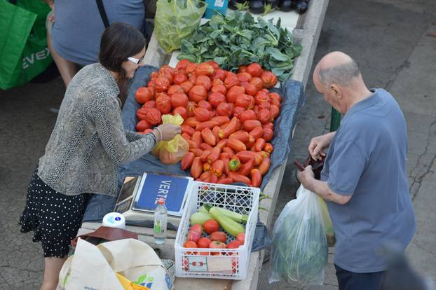 Šibenik: Subotnja ponuda vo?a i povr?a na gradskoj tržnici