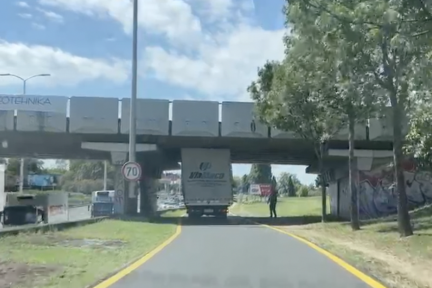 Gradac Našički-Vukojevica: Zapeo kamion