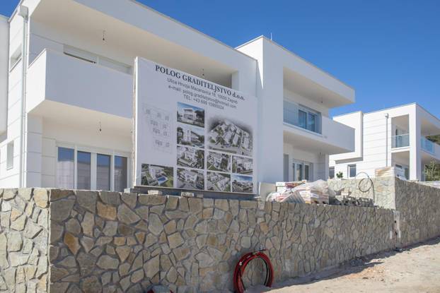 Kompleks Vila koji se gradi u Dračama, jednu od vila gradi i Halid Bešlić