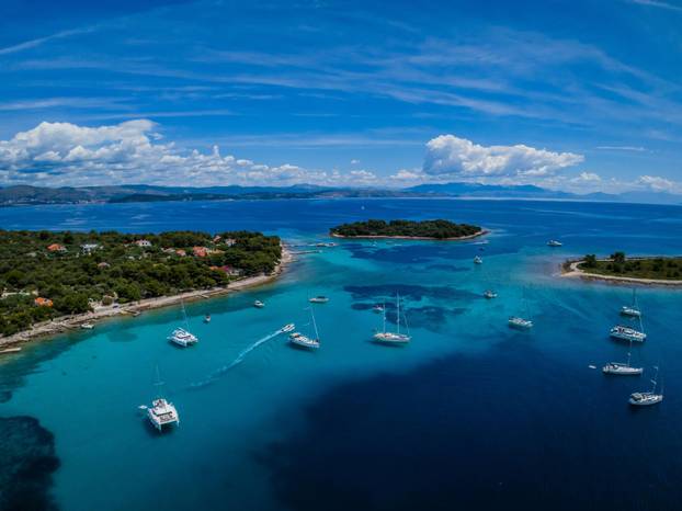Fotografije iz zraka uvale Krknjaši na Drveniku Velom