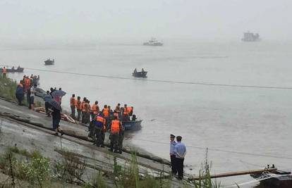 Više od 400 nestalih: Za sada 18 poginulih  u potonuću broda  