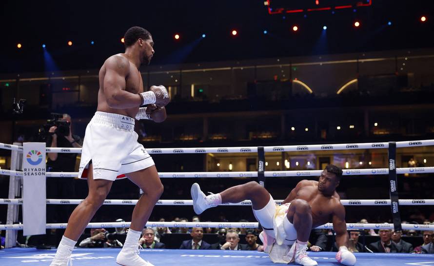 Antony Joshua v Francis Ngannou