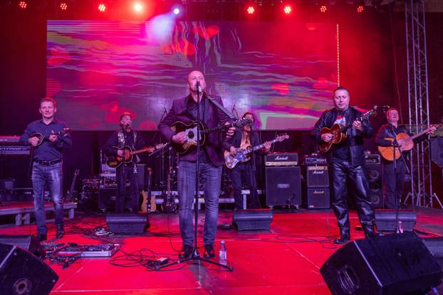 Županja: 13. božićni koncert Opće Opasnosti i prijatelja