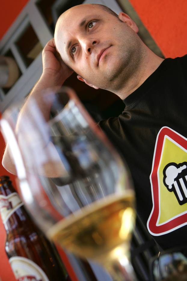 ARHIVA - Zagreb: Frontmen benda Hladno pivo Mile Kekin