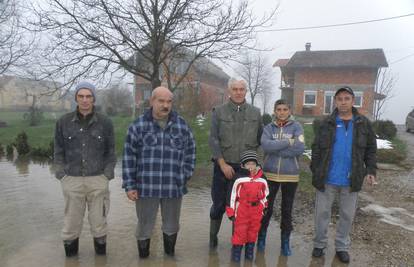 Okolica Karlovca pod vodom: 'Ne možemo doći ni na posao'