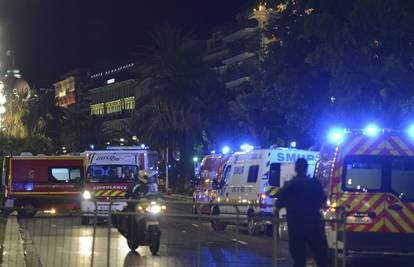 Čelnici EU-a osuđuju napad u Nici: Francuska se neće predati