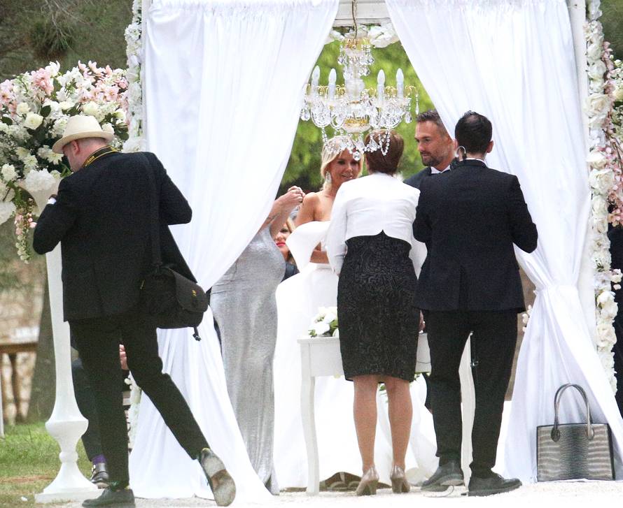 Udala se Maja: Majka ju pratila do Nenada, haljinu radio Mačak