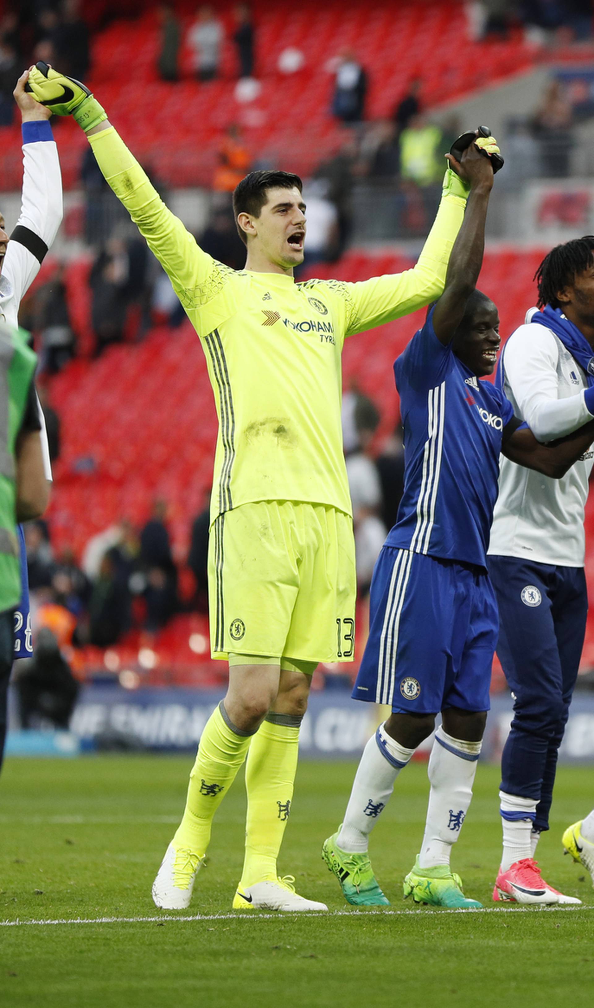 Chelsea's Thibaut Courtois and team mates celebrate after the match
