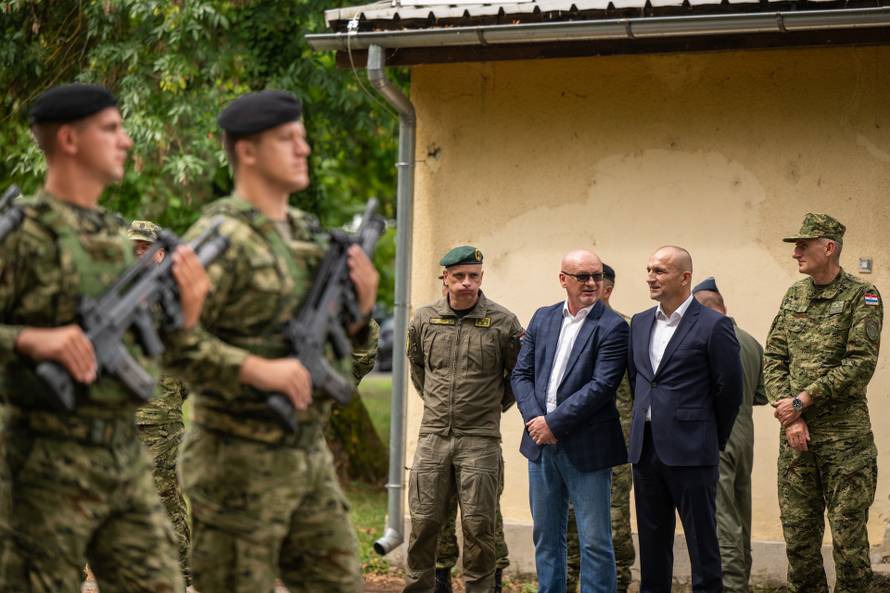 Velika Gorica: Ivan Anušić i Tihomir Kundid obišli pripadnike pjesackih postroja Hrvatske vojske