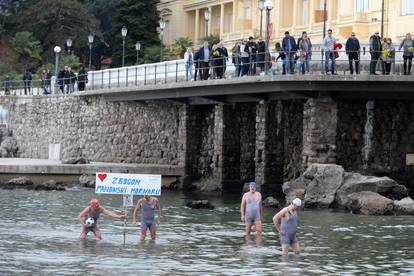 Opatijski Kukali kupanjem na Lidu oprostili se od Đorđa Balaševića