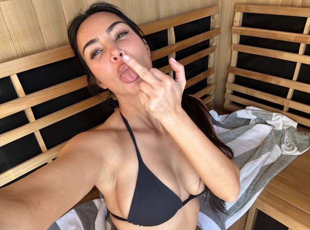 FOTO Kim na bajsu, Lewis ispred nje i urlik: Pa jel ona zna da za vikend ima utrku u Monacu