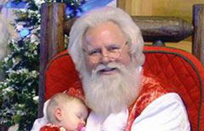 Pravi Djed Mraz 40 godina uveseljava djecu i vojnike