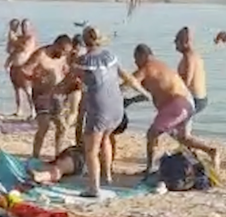 Djeca su vrištala: Na plaži se potukli gosti i vlasnik kafića