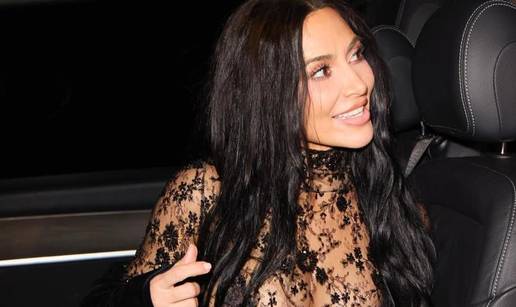 Kim Kardashian u prozirnoj haljini pokazala sve svoje adute