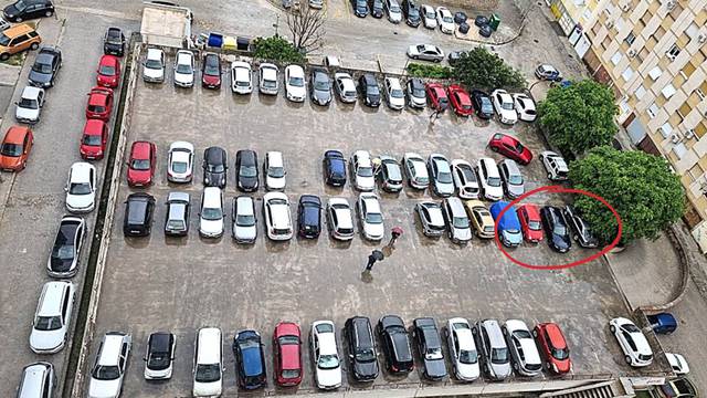 Nevjerojatne scene iz Splita: Majstor samo jednim potezom zablokirao 31 auto na parkingu