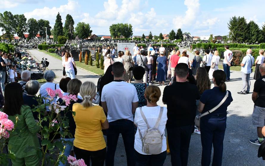Slavonski Brod: Blagoslov grobnice za nerođenu djecu Udruge Betlehem