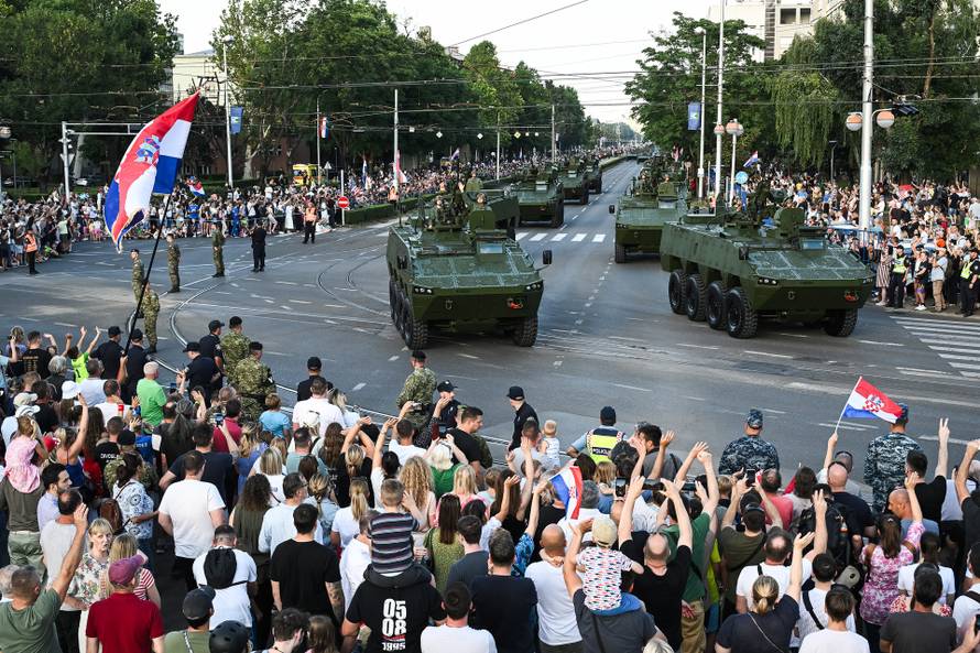 Zagreb: Prolazak motoriziranog i mehaniziranog postroja u povodu 30. obljetnice VRO Oluja