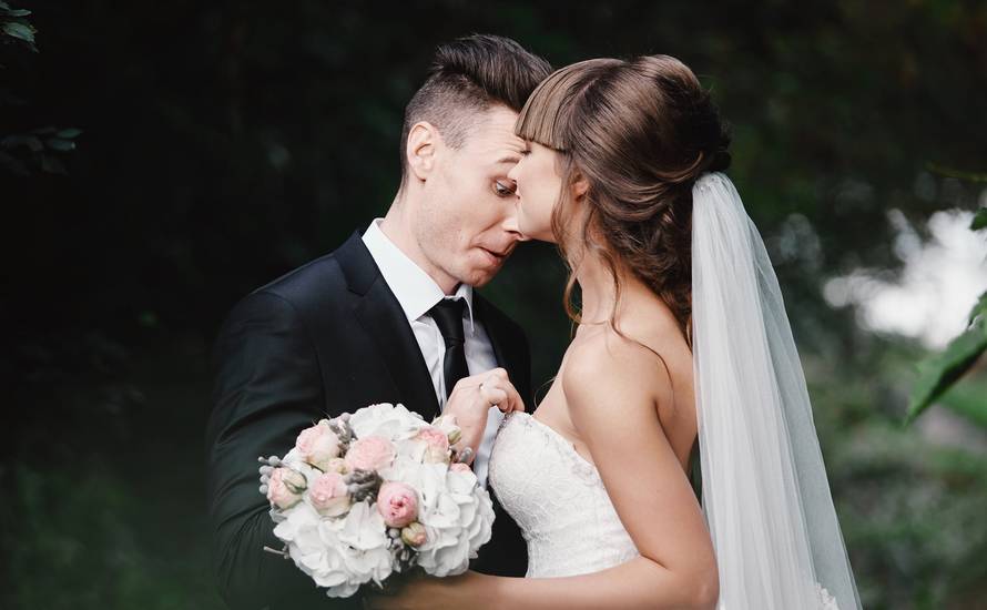 'Svekrva mi je prije vjenčanja rekla da me njezin sin varao s bivšom djevojkom, očajna sam'