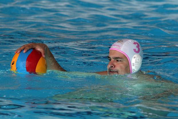 Zagreb: Poznati vaterpolo utakmicom najavili humanitarnu kampanju Darujmo ruži?asti život