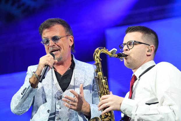 Gibonni drugim koncertom u Beogradu oduševio stajlingom 