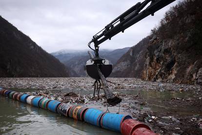 Višegrad: Tone smeća iz tri zemlje plutaju Drinom  