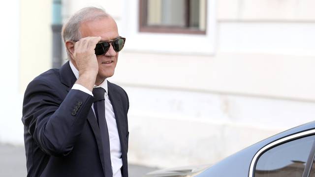 Zagreb: Ministar BoÅ¡njakoviÄ dolazi u Banske dvore
