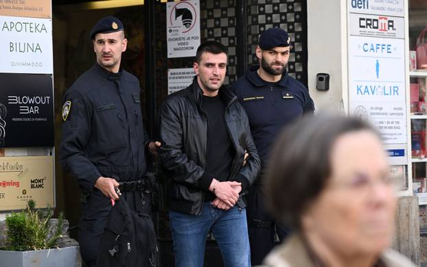 Zagreb: Policija na glavnom gradskom Trgu privodi osobu koja je navodno povezana s trgovinom drogom