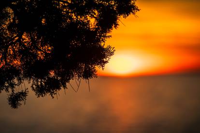 FOTO Zalazak koji oduzima dah: Sunce kao da je eksplodiralo na nebu iznad Stobreča