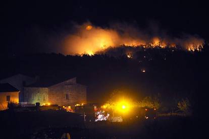 Veliki požar na Kanarima, evakuirali su oko 4000 ljudi