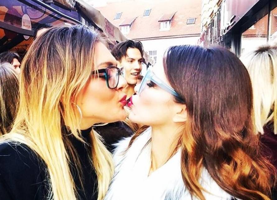 Severina je 'poljubila' Sandru i guštala u fritulama na Adventu