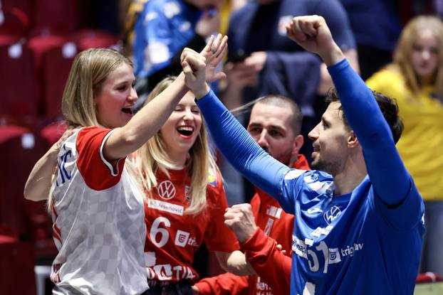 Malmo: Hrvatski rukometaši ipak najviše vole proslavu ulaska u polufinale uz poljupce svojih partnerica i zagrljaje obitelji