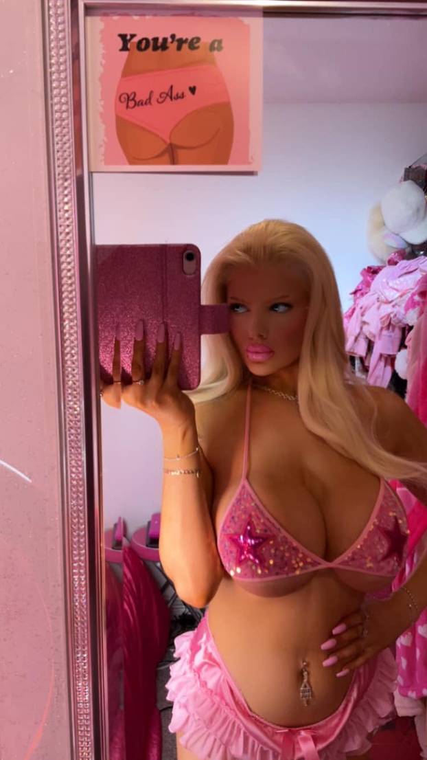 FOTO Britanska Barbie: Uložila sam više od 9000 € u izgled i operacije da izgledam mlađe!