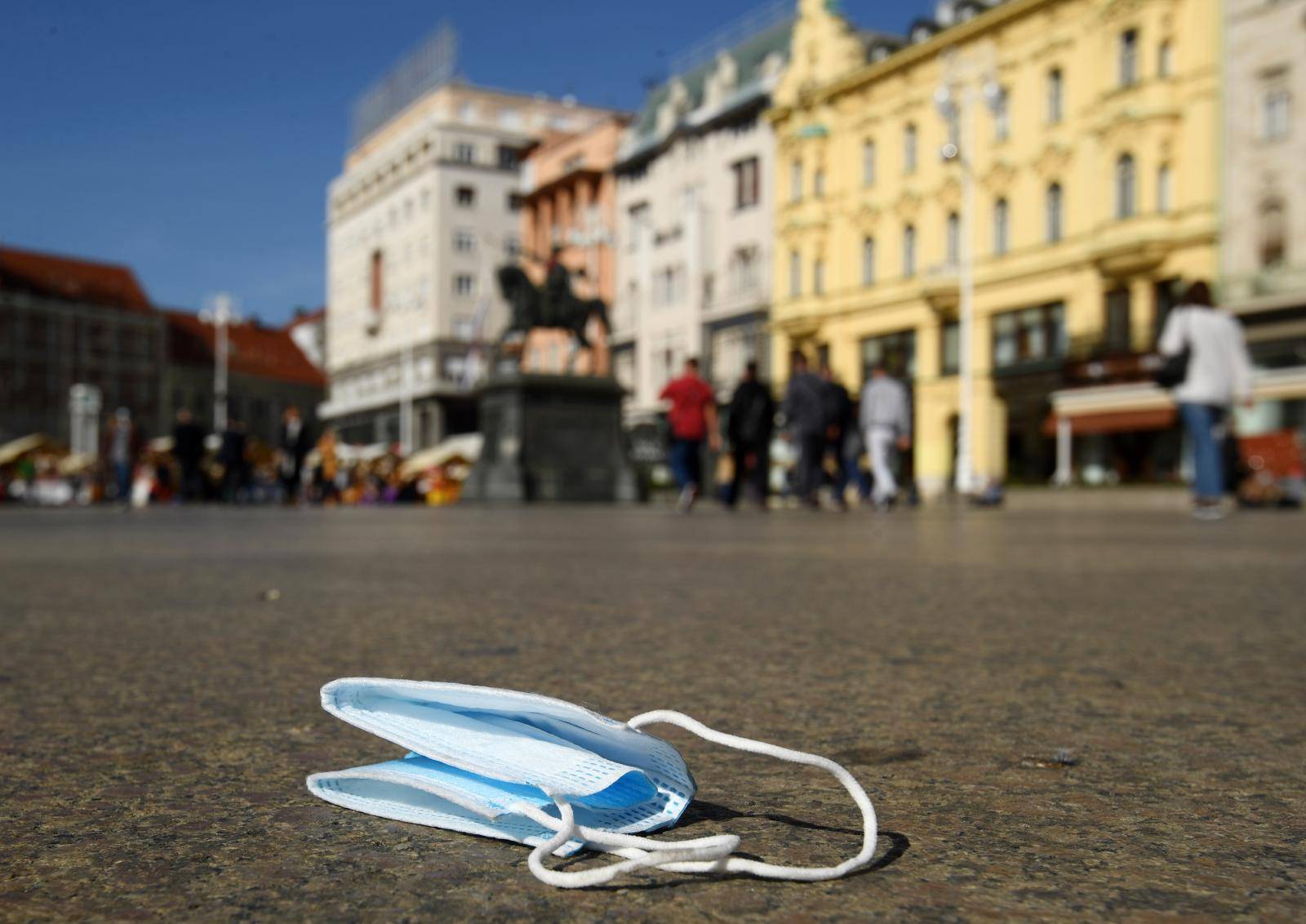 Zagreb: Građani sve više nose maske na otvorenom zbog sve većeg broja zaraženih