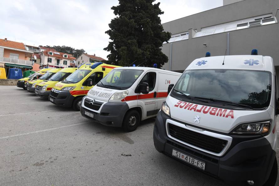 Šibenik: Zvukom sirena Hitna pomoć i sanitetski prijevoz prosvjedovali zbog beneficiranog staža