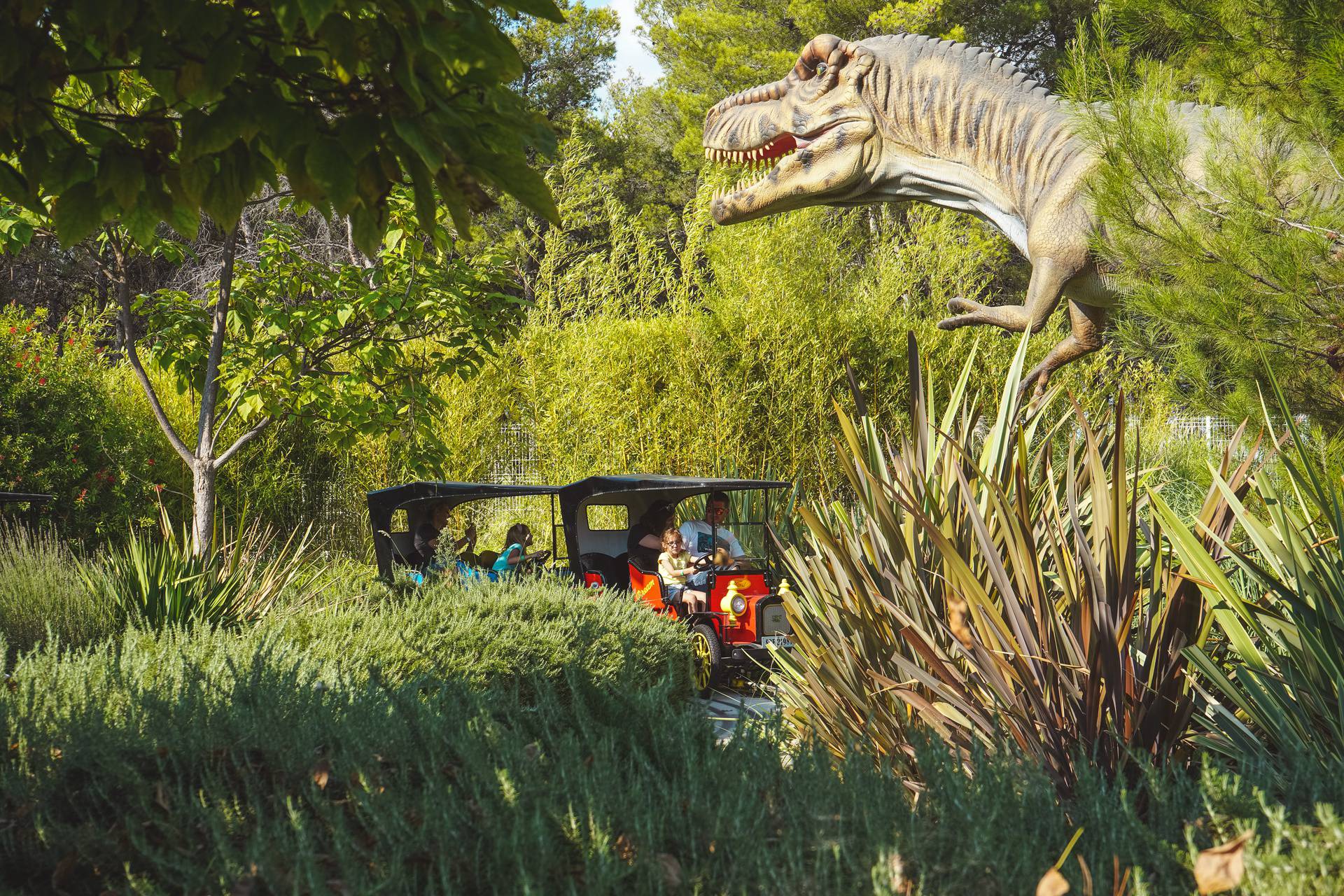 Fun Park Biograd zatvara sezonu uz dinosaure, Igre bez granica, vatromet i lampione!