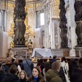 VIDEO Muškarac uništio oltar u bazilici u Vatikanu: Zaštitari ga odmah zgrabili. 'Bože pomozi!'