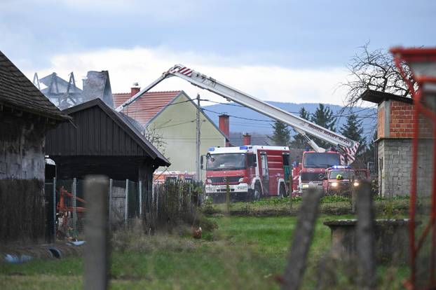 Zagreb: U skladištu guma u Zagrebačkoj ulici u Sesvetama izbio je požar