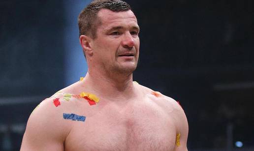 Pao je i Roque! Cro Cop laktom unakazio opasnog Guamca...