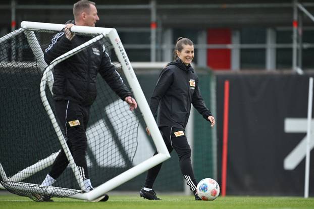 1. FC Union Berlin Training -  Interim coach Marie-Louise Eta leads training session