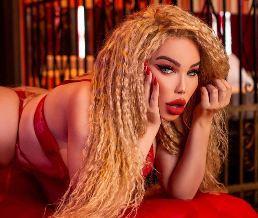 Reality Star and Model Jessica Alves poses up in a sexy photoshoot in various risque outfits.