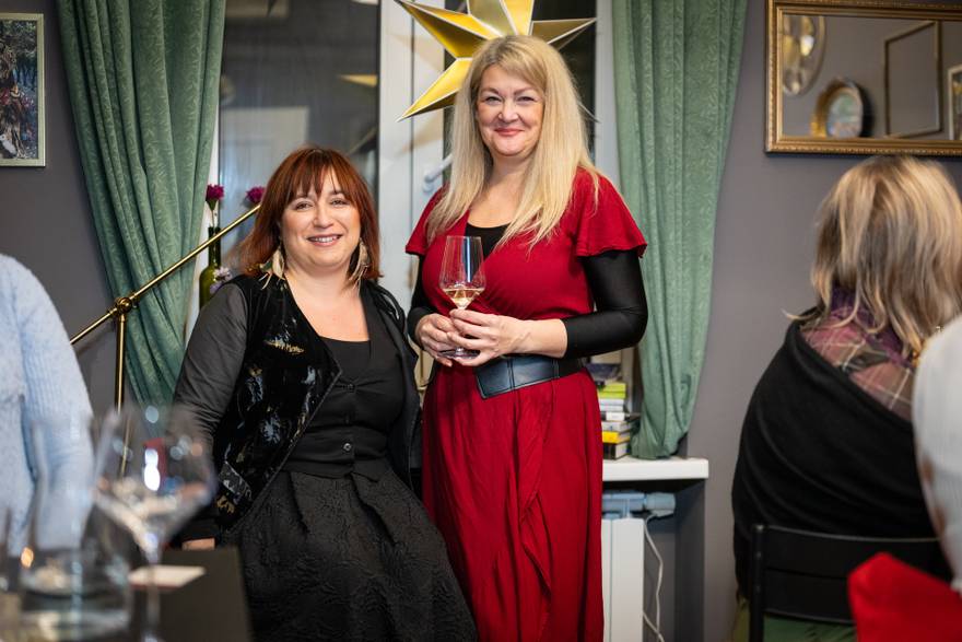 Vino i psihoterapija u Zagrebu: 'O te&scaron;kim temama lak&scaron;e se pri&ccaron;a uz &ccaron;a&scaron;icu dobrog vina'