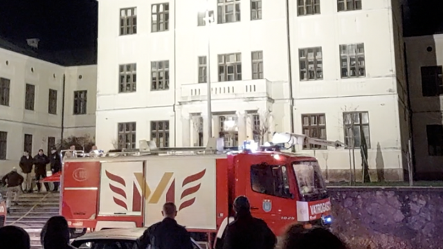 VIDEO Zbog požara se urušio dio krova škole u Širokom Brijegu: Uzrok su električne instalacije?