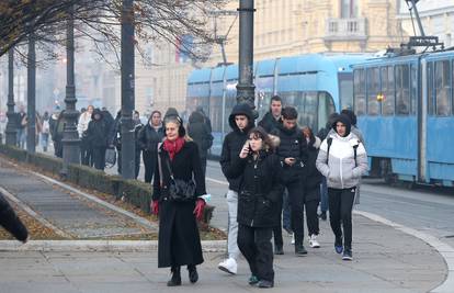 Prometni kaos u centru Zagreba zbog pada mreže: Tramvaji ne voze po Savskoj cesti, sve stoji