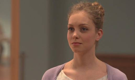 Hladna Ela prvi put pokazuje brigu za svoju  k&cacute;er jedinicu