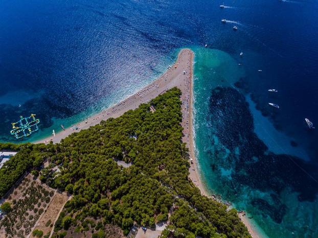 Zlatni rat, jedna od najpoznatijih jadranskih plaža 