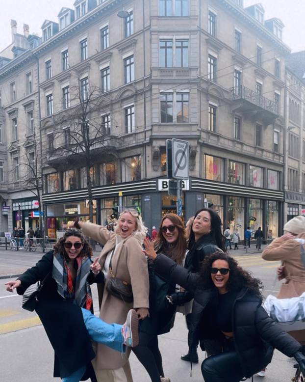 FOTO Fatalna Albanka stiže u Leskovac navijati protiv Srbije: 'Dobivam karte zbog osmijeha'