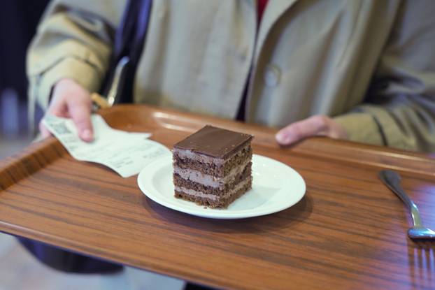 Zagreb: Američka studentica na TikToku vodi kanal u studentskim menzama